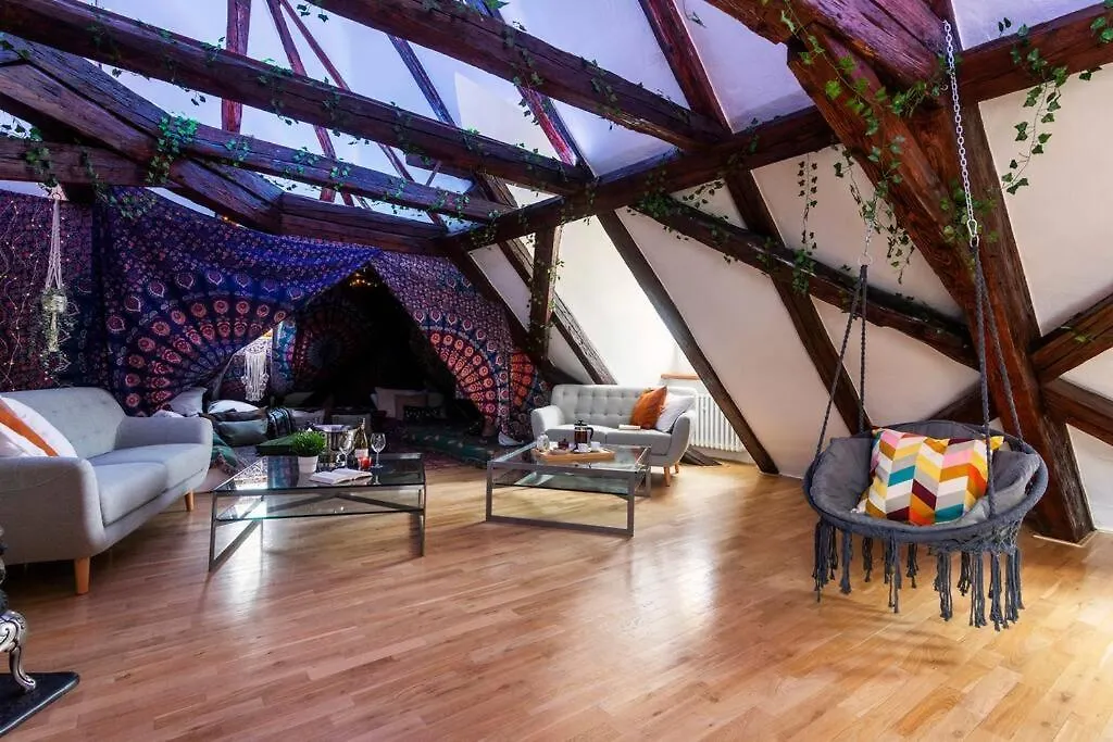 Appartamento Fairytale Duplex - Billiard - Whirlpool - Home Cinema - Old Town Praga