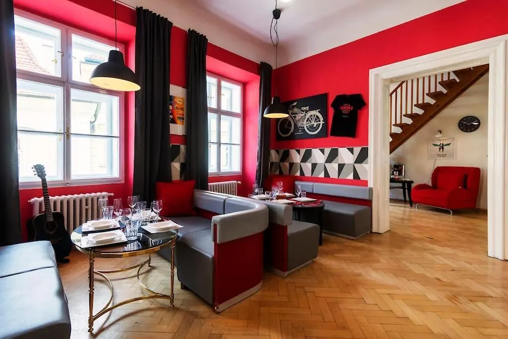 公寓 Fairytale Duplex - Billiard - Whirlpool - Home Cinema - Old Town 布拉格