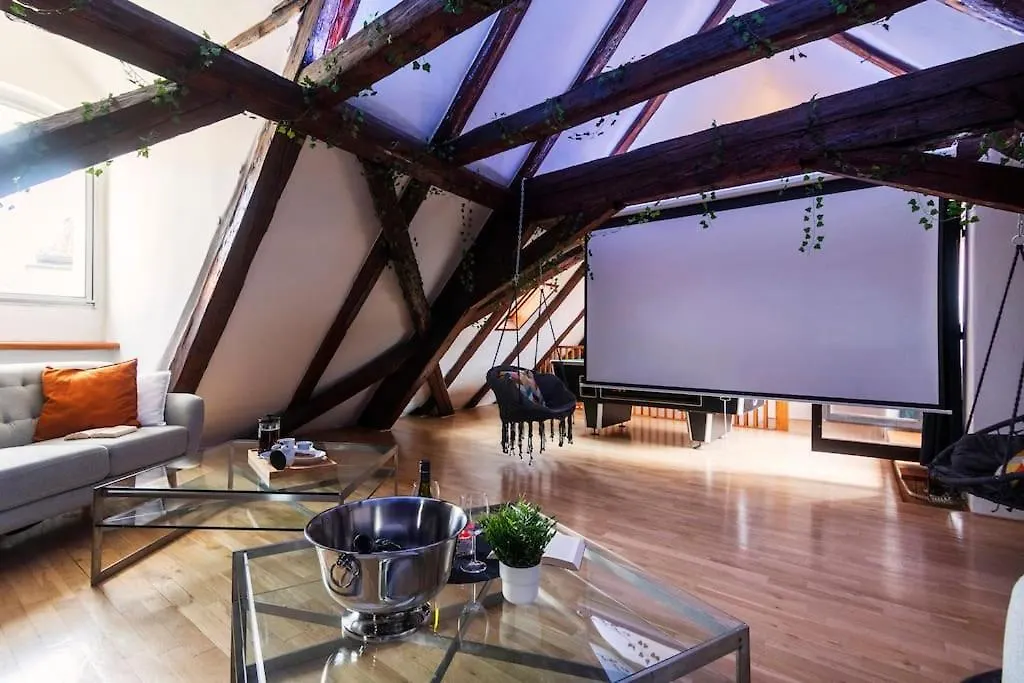 公寓 Fairytale Duplex - Billiard - Whirlpool - Home Cinema - Old Town 布拉格